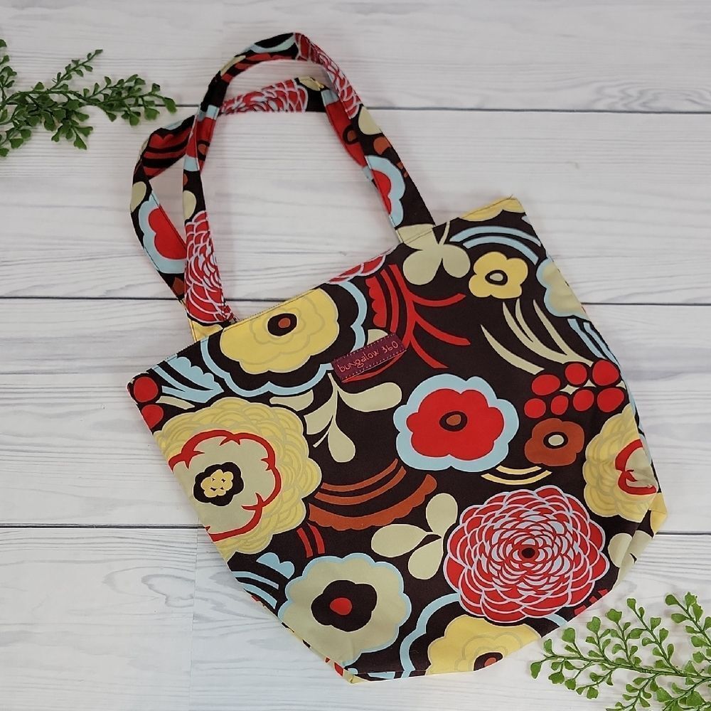 Bungalow 360 Pocket Bag Reversible Mod Floral Tote Bag - Multicolor 12" X 13"